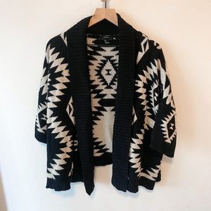 Forever 21 geometric cropped sleeve sweater